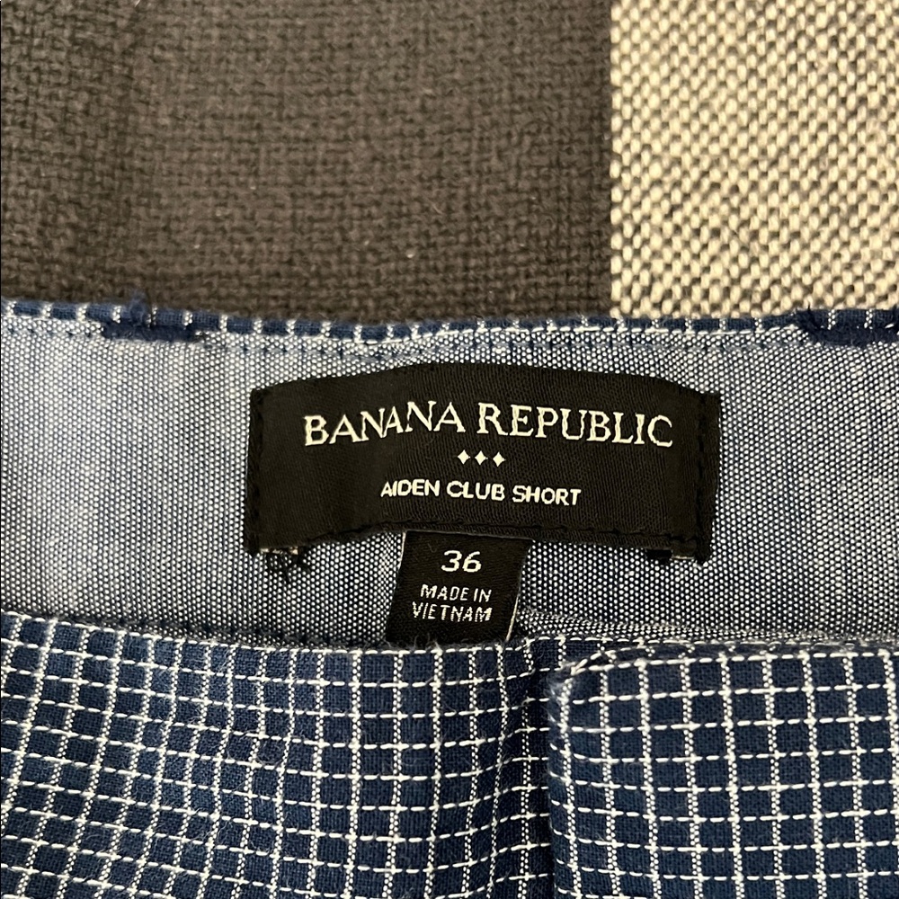 Banana Republic Blue Checkered Men's Flat Front Shorts